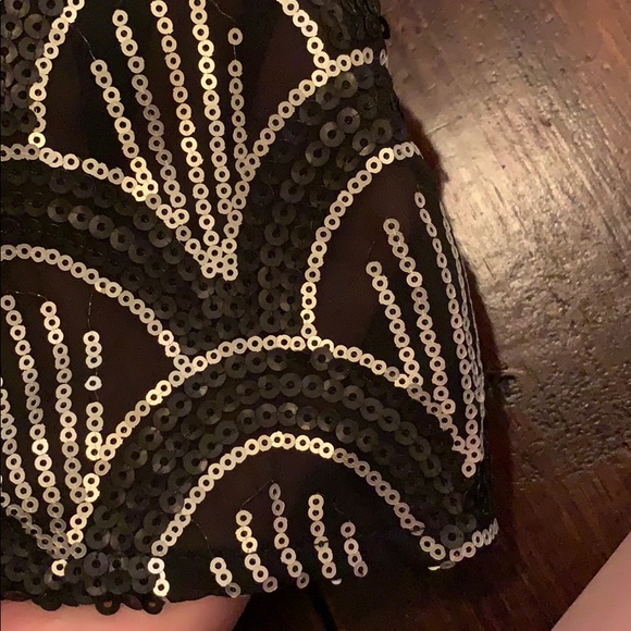 Cremieux sequined v-neck Top - Picture 8 of 8